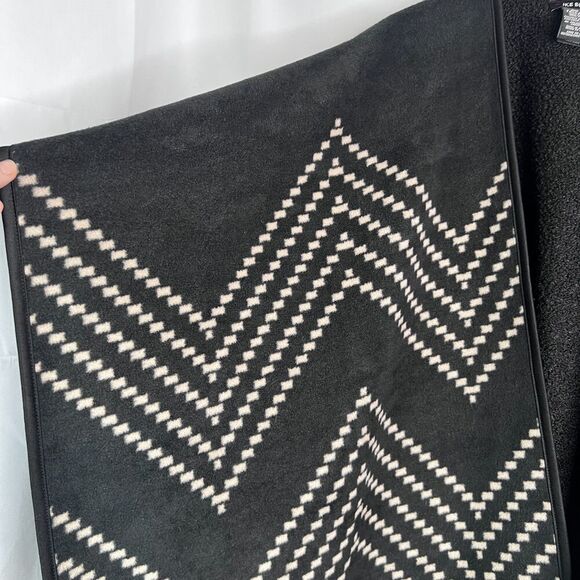 Ike Behar Black Aztec Print Blanket Shawl Sweater Cape Fuzzy Interior One Size - Picture 4 of 10